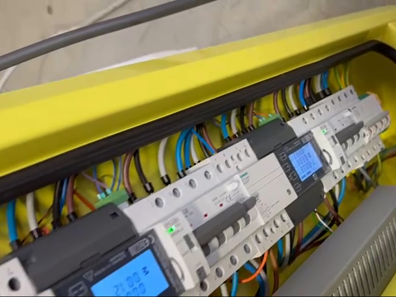 格亞電氣重合閘丨歐洲充電樁穩(wěn)定運(yùn)行的“智能衛(wèi)士”